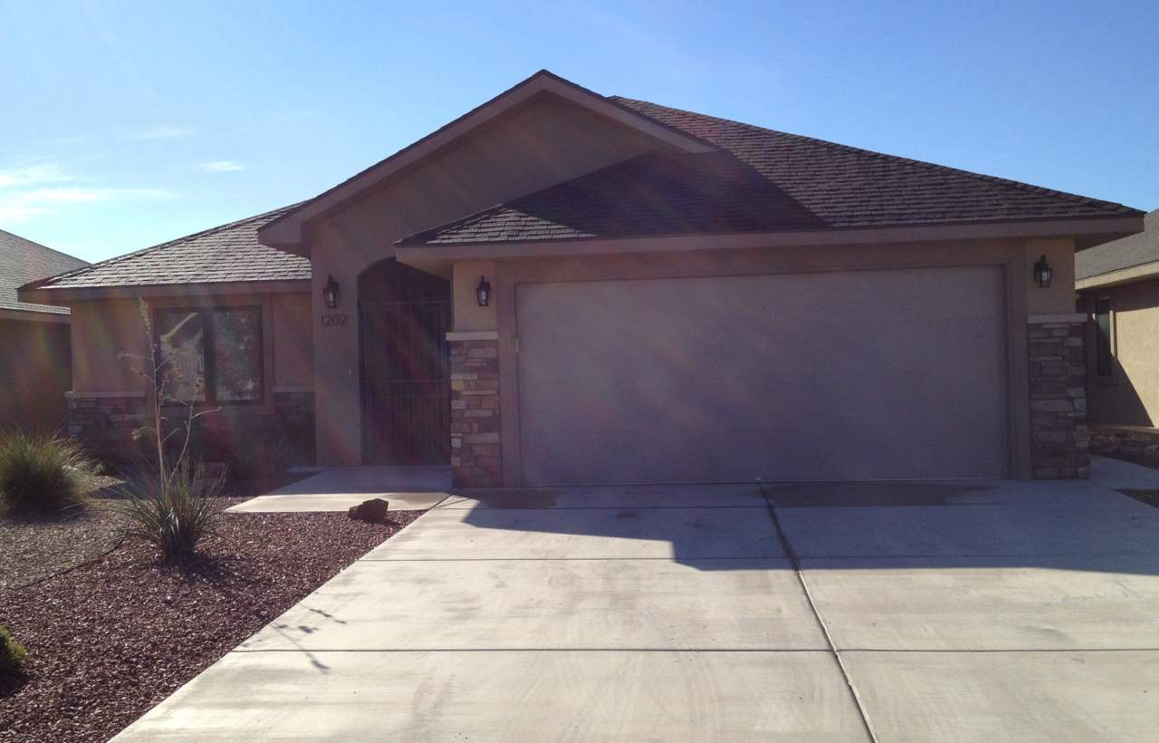 Beautiful home with many features!