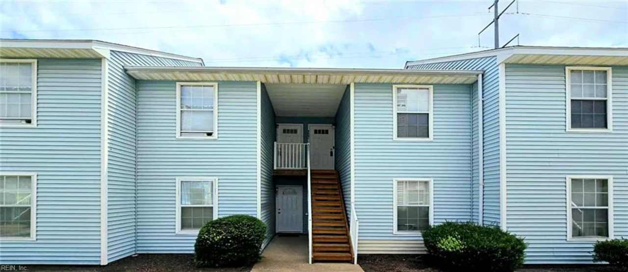 Charming Top-Floor Condo in the Heart of Virginia Beach