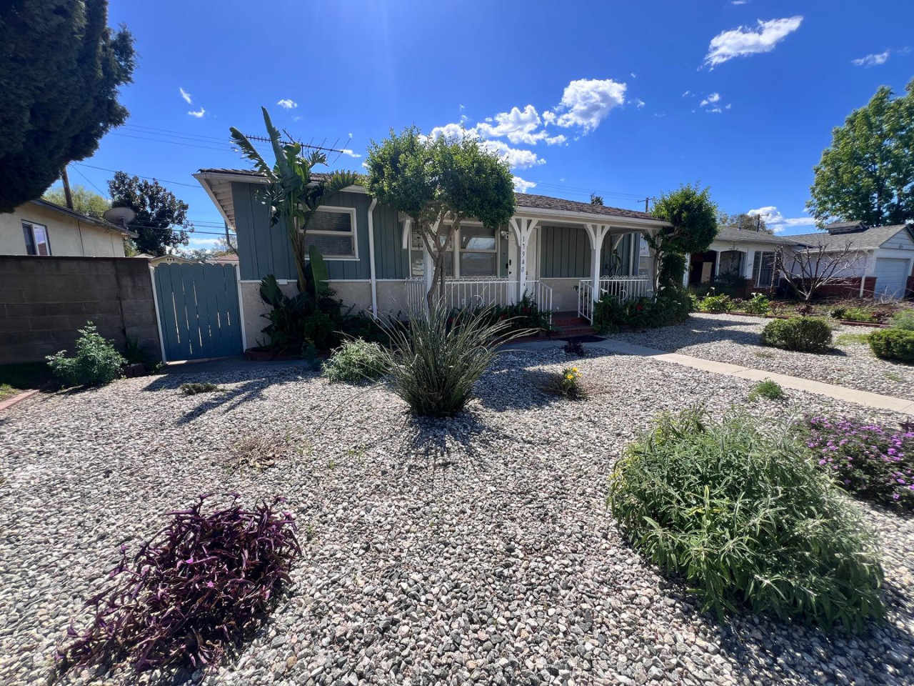 2 Bedroom Single Story Home for Rent in Reseda!