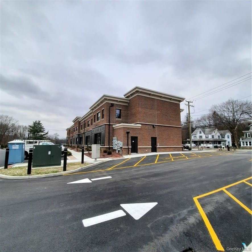 250 Route 32 unit: 206