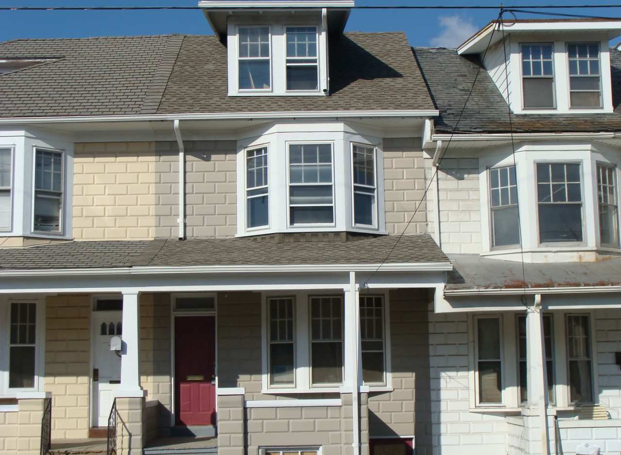 4 Bedroom Home Near York Hospital On East End Of York City