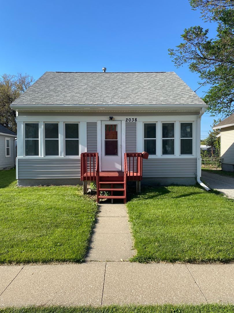 Updated 1 Bedroom Home with Garage