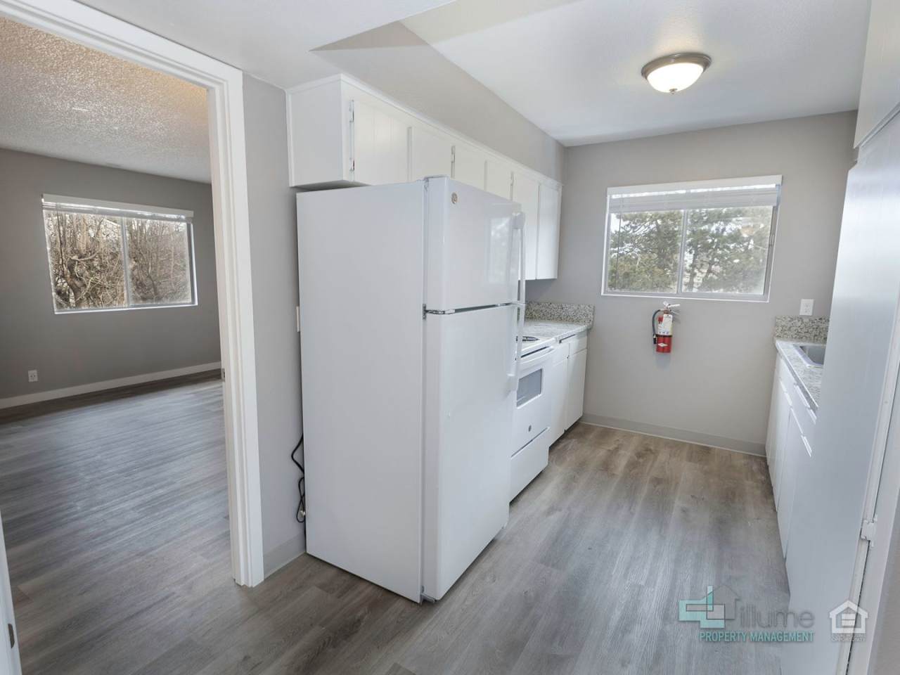 HOLIDAY RENT SPECIALS: BEAUTIFULLY RENOVATED STUDIO APARTMENTS