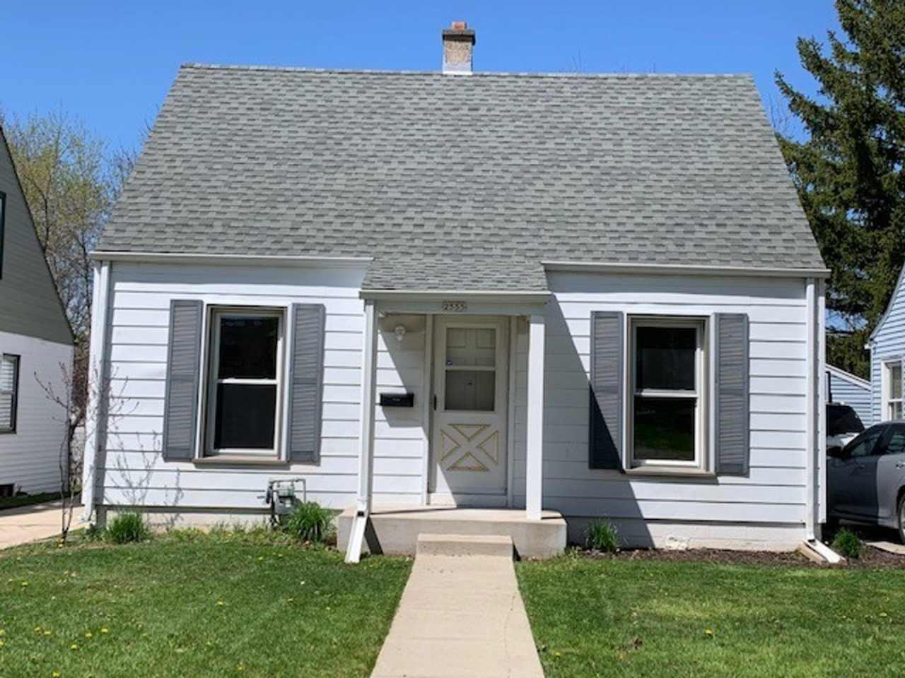 West Allis 3 bedroom 1 bath 2.5 car garage