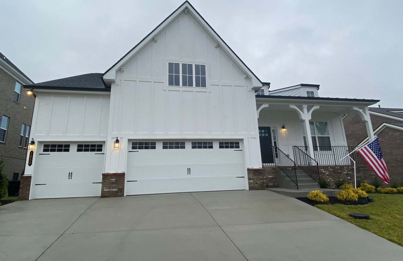 Amazing 4 Bedroom Home in Lebanon / 3.5 Bathrooms / 3 Car Garage / Fenced in Backyard with Deck /