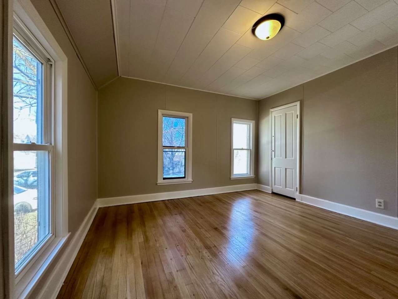 Beautiful 4 Bedroom 2 Bathroom Home in St.Paul!