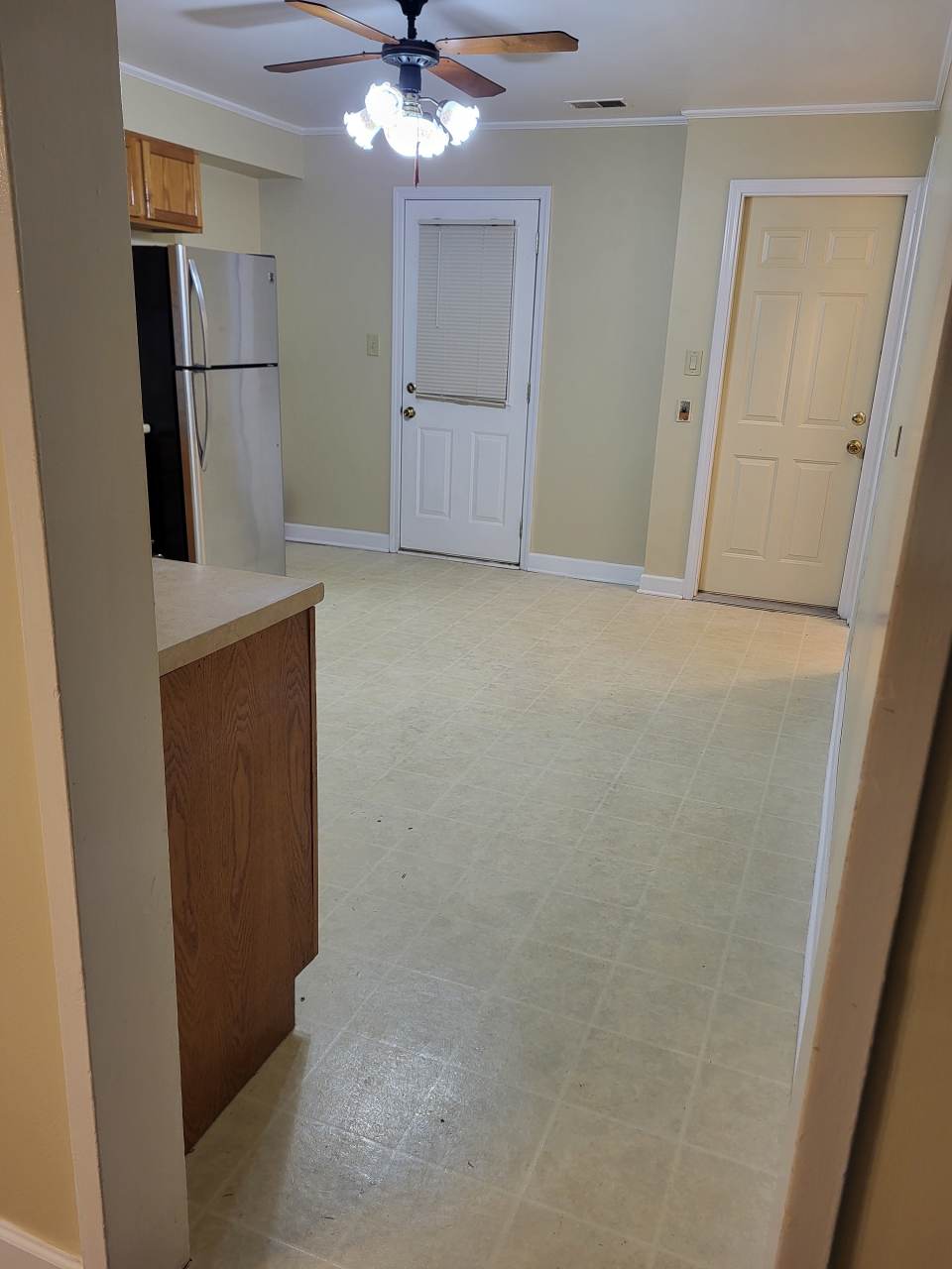 517 Lakewood Boulevard