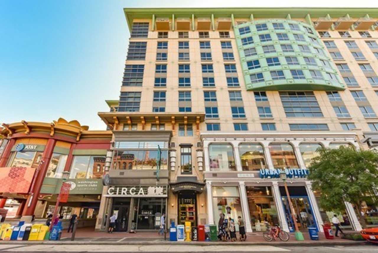 Chinatown 2 Bedroom 2 Bathroom In Amazing Centralized Building-Amenities Galore! Pets Welcomed!