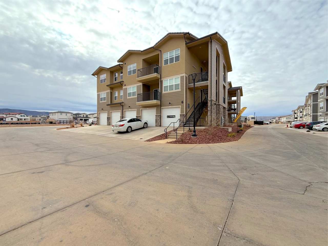 Desert Color Condo 2 bd, 2 bt, 1 Car Garage