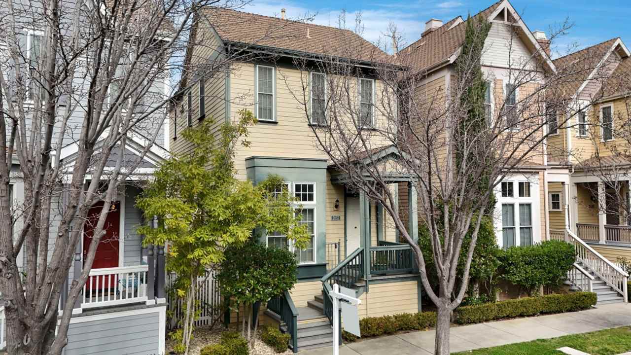 Beautiful 3 bedroom Bayside home available immediately