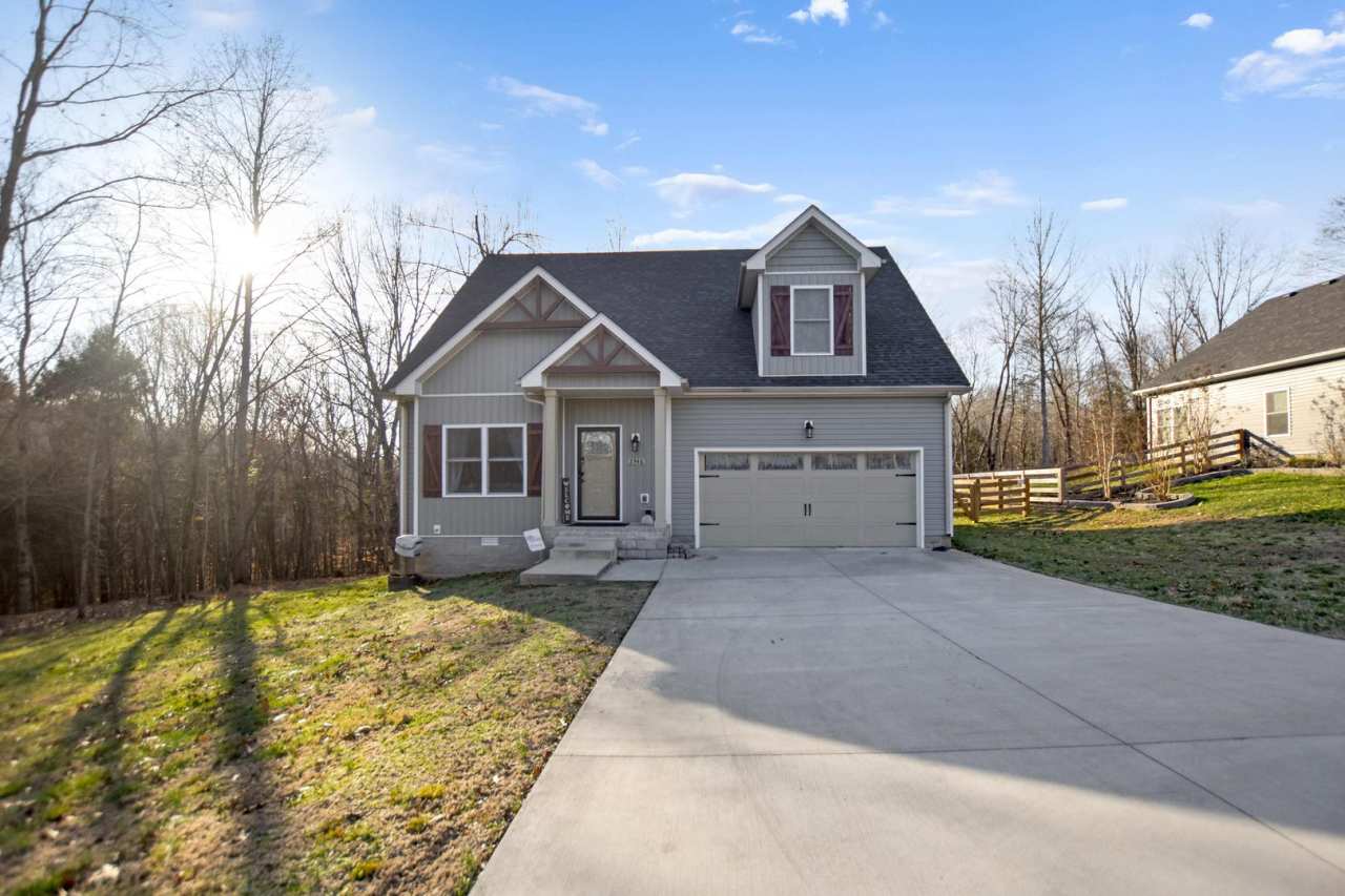 Pet Friendly Three Bedroom on Acre!