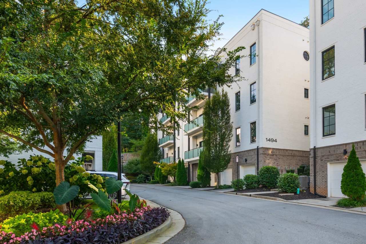 Welcome To The Sophia - Your Perfect Retreat in Historic Druid Hills!