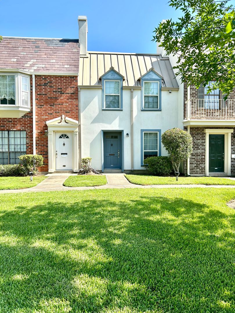 Jefferson Square Condos - Jefferson Hwy/Bluebonnet