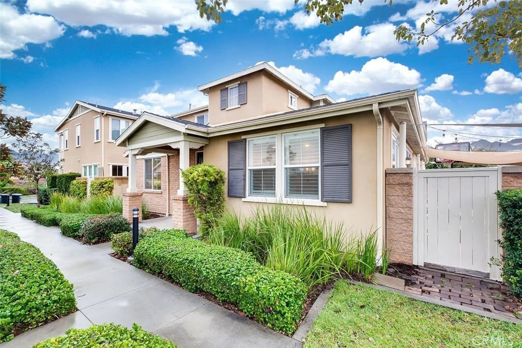 3235 Larkspur Street