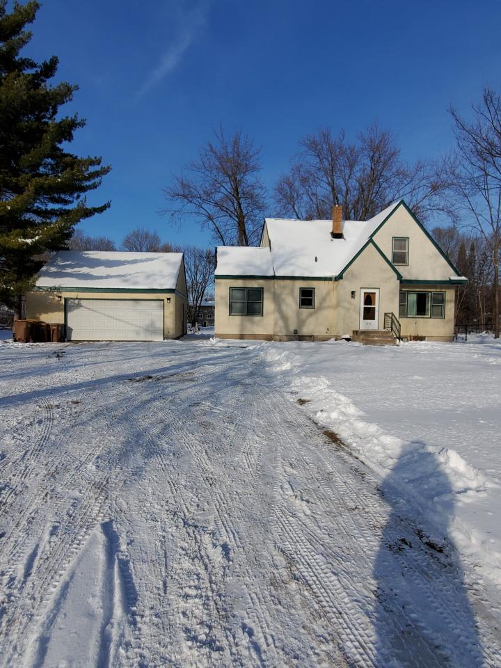 1925 County Road E East