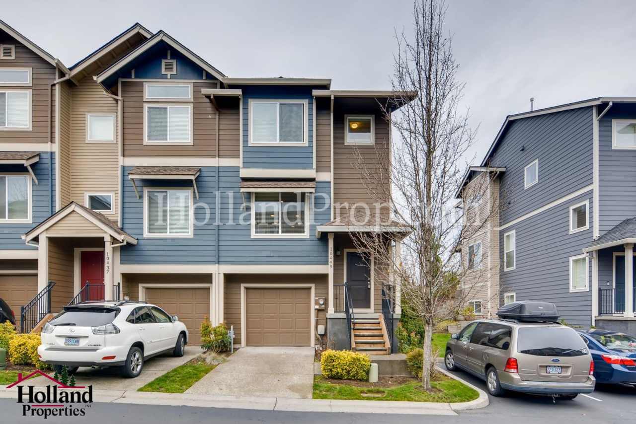 Stunning 3 Bedroom 2.5 bath Townhome in Hillsboro!