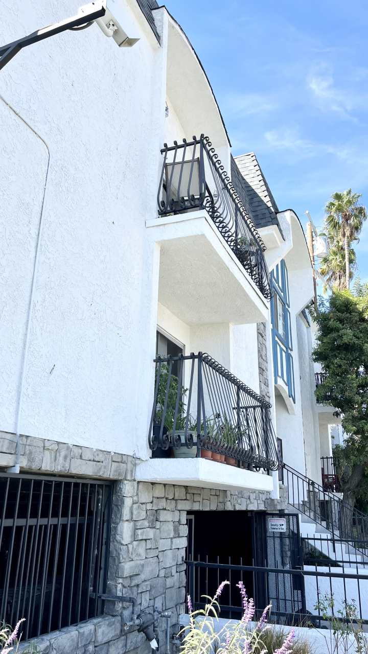 7015 Whitsett Avenue