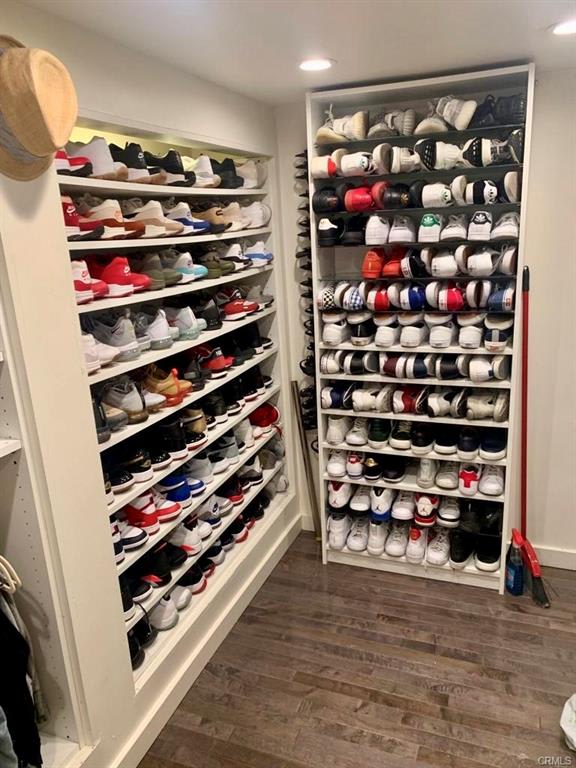 1216 North Beverly Glen Boulevard