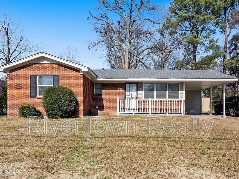 1542 Main St
