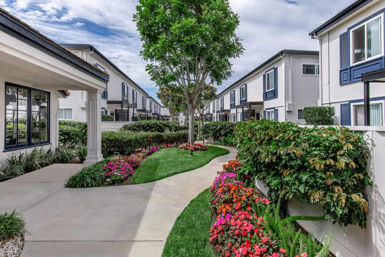 Sandpointe Cove Apartment Homes