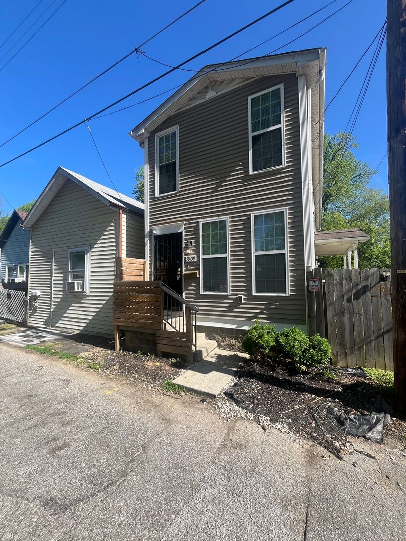 Gorgeous Fully Renovated 4 br/2 bath!