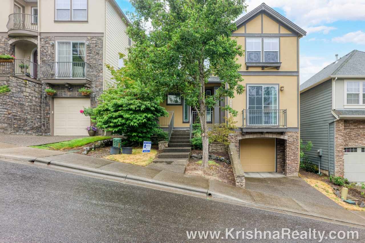 Beautiful Bauer Highlands 4 BD* 2.5 BA* Single Family Home Located Near Findley/Stoller/Sunset Schools!