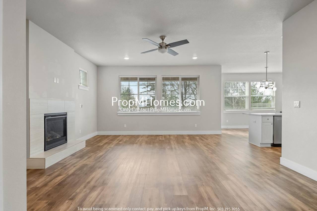 Luxury in Happy Valley – 5BR Retreat w/ Views  Fireplace!