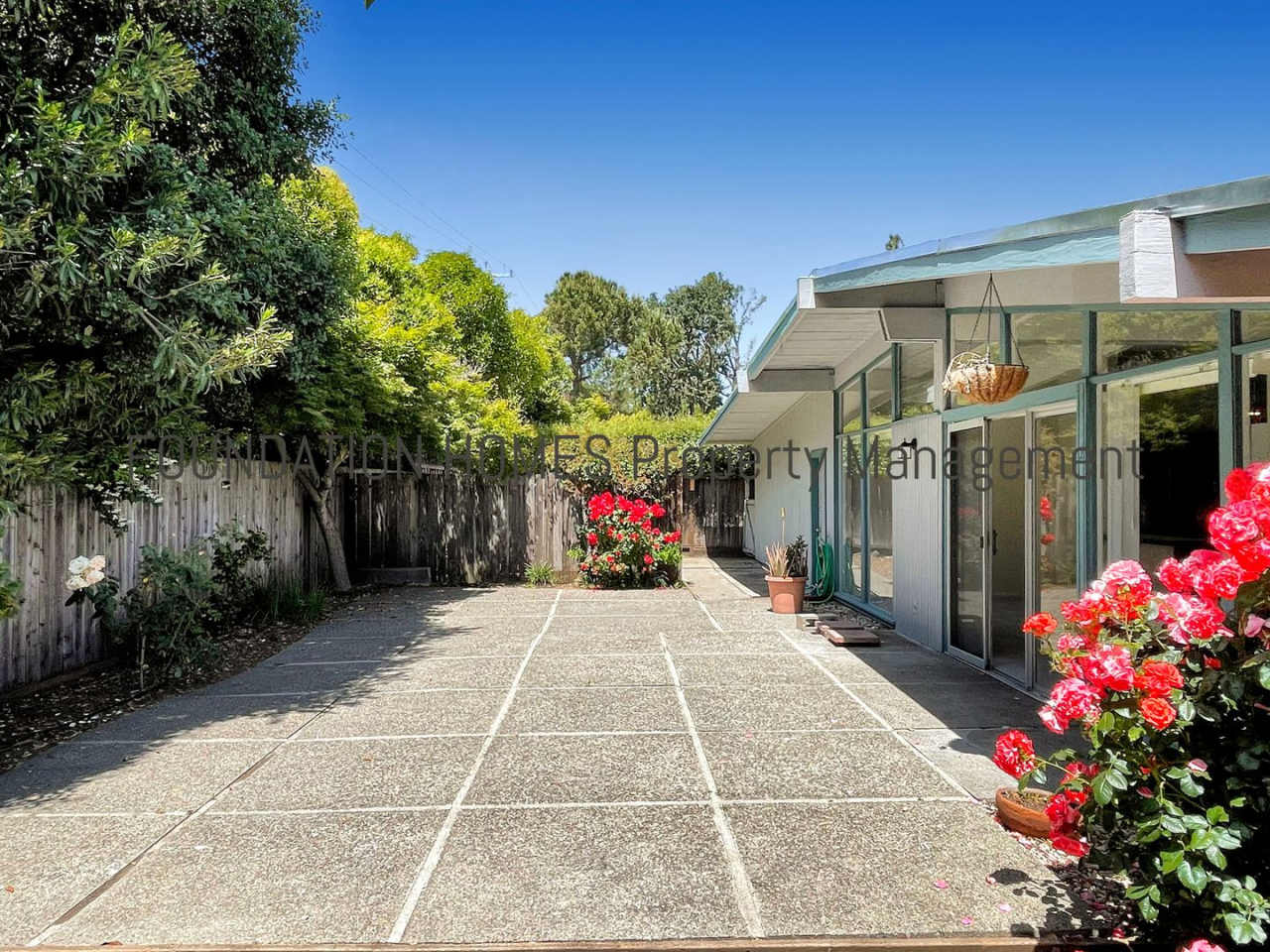 VIDEO - Mid-Century Modern Home on Large Lot - FOUNDATION -