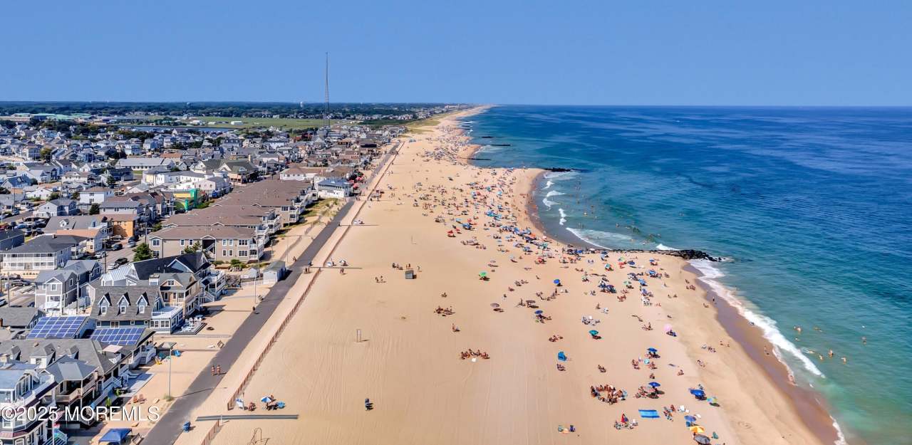 239 Beachfront unit: 1