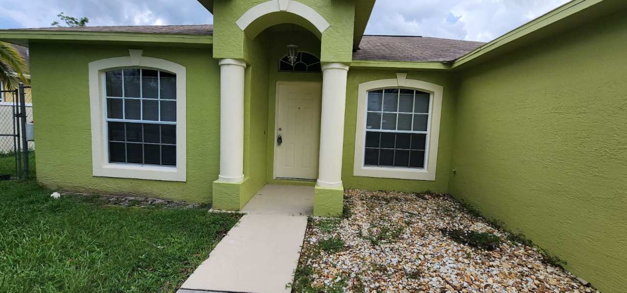 6122 NW E Deville Circle