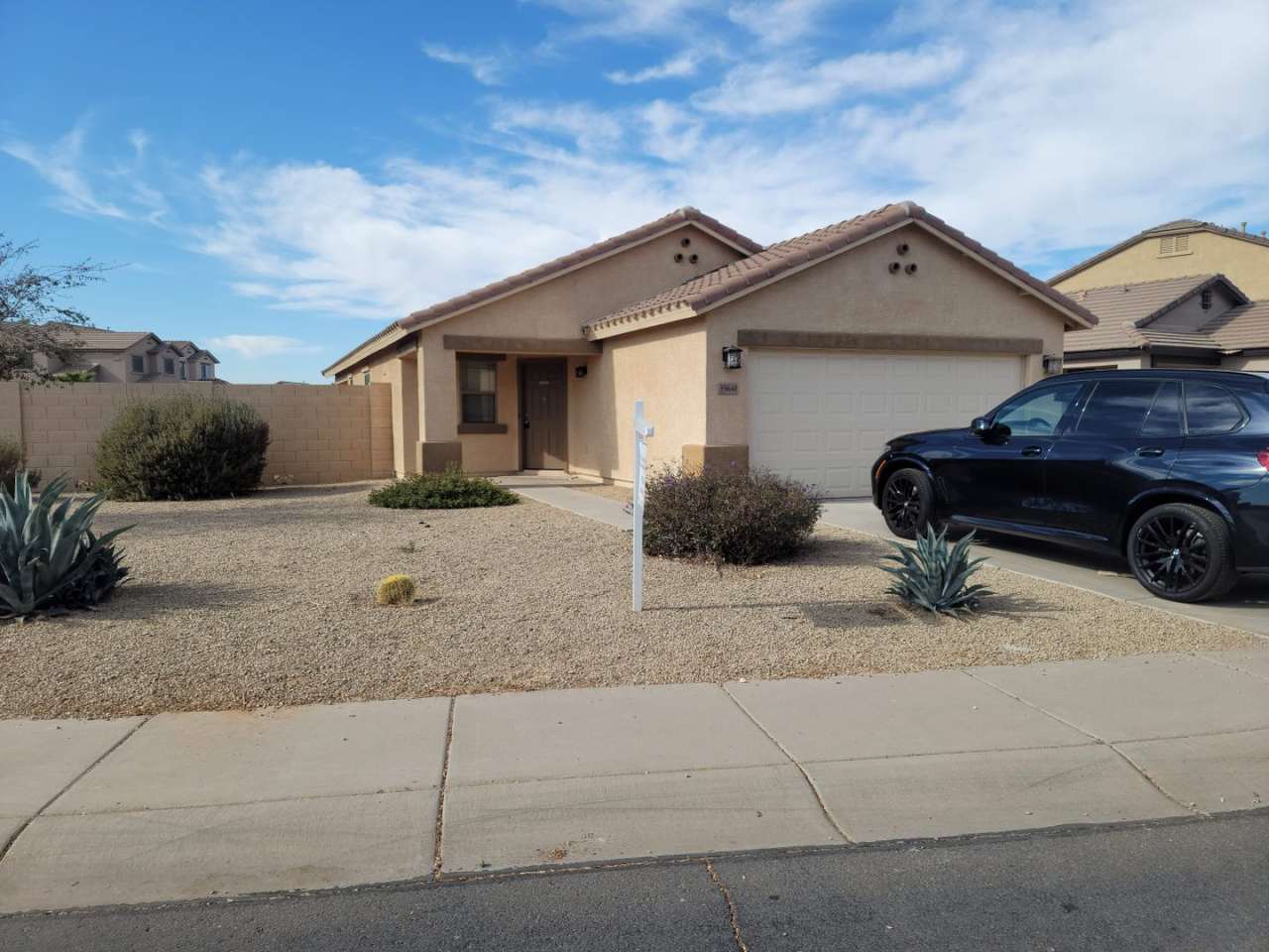 NICE 4 BED 2 BATH CORNER LOT HOME IN MARICOPA!!