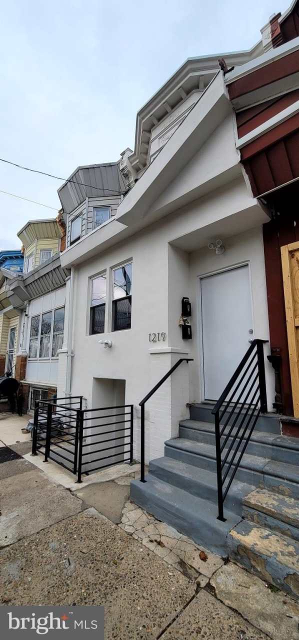 1219 W SILVER STREET