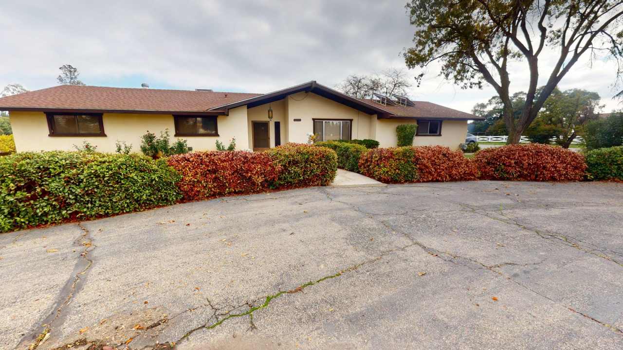 827 N. Armstrong Ave. Clovis, CA 93611