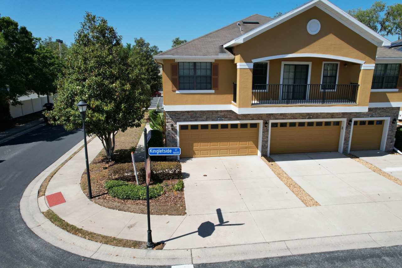 3 Bedroom, 2.5 Bath Townhouse in Fishhawk