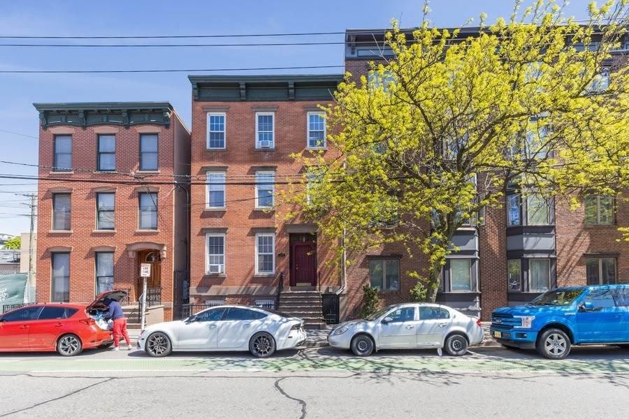 204 CHRISTOPHER COLUMBUS DR