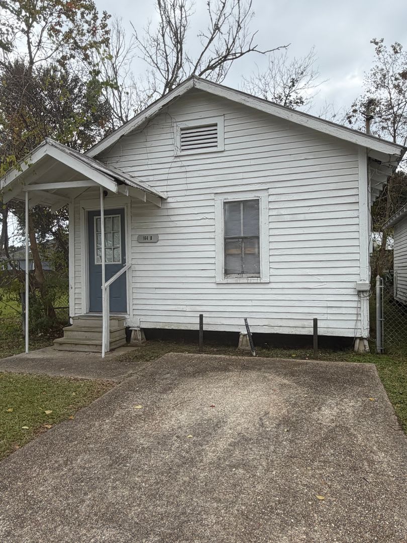 1 Bed, 1 Bath Home Available in Lafayette!