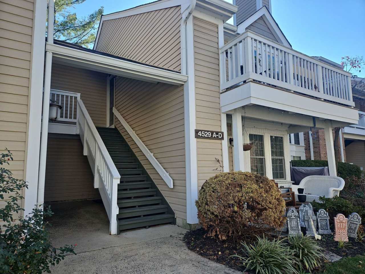 Charming 1 Bed 1 Bath Condo In Convenient Heatherlea