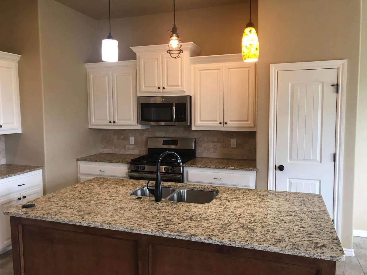 For Lease - Comfortable and Convenient Living