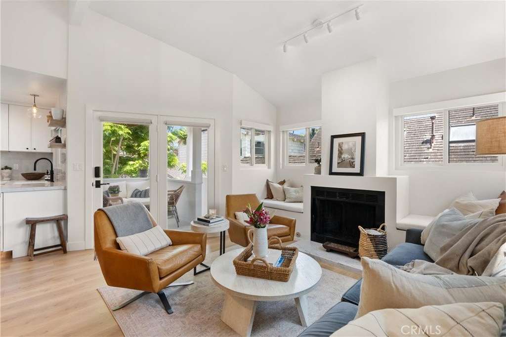 617 Acacia Avenue 1/2