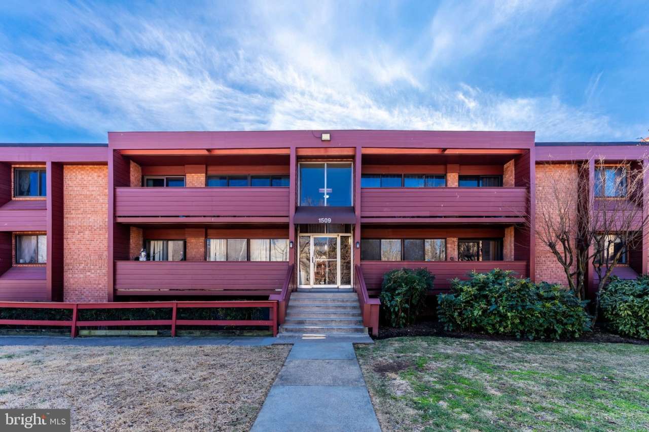 1509 S GEORGE MASON VILLAGE