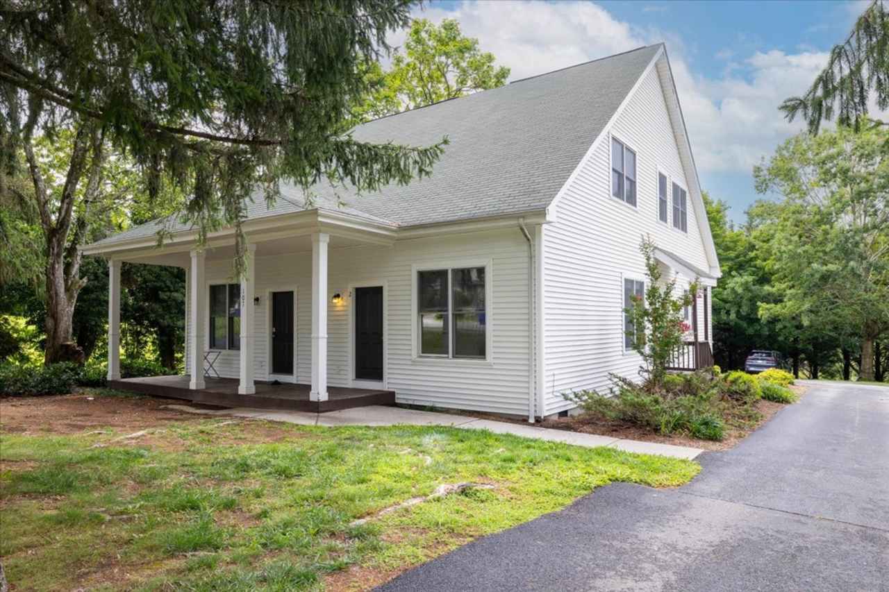 Spacious 3BR Townhome by the Bus Stop