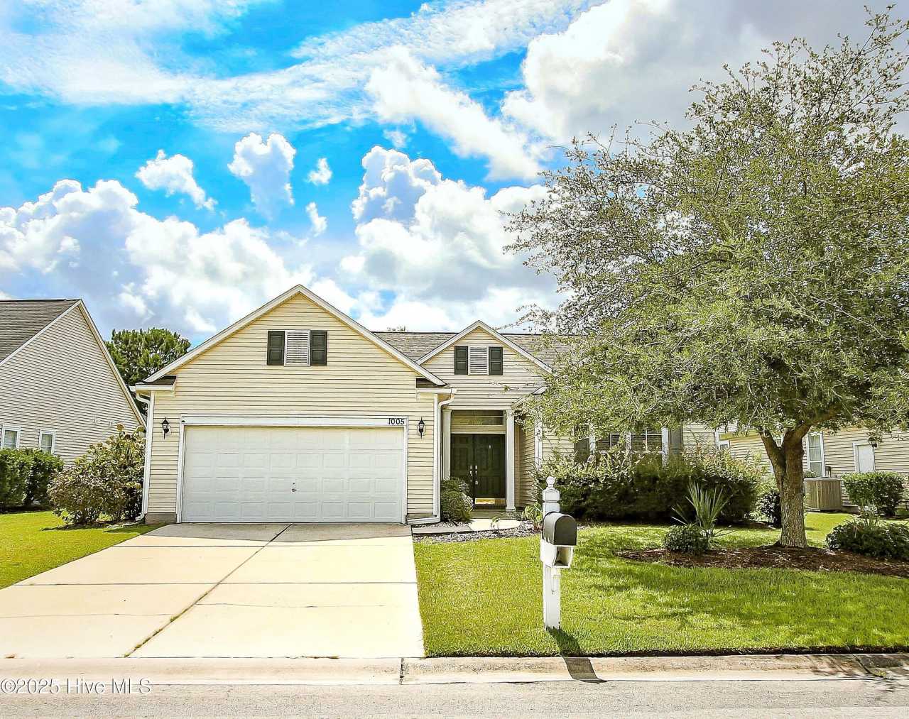 1005 Meadowlands Trail NW