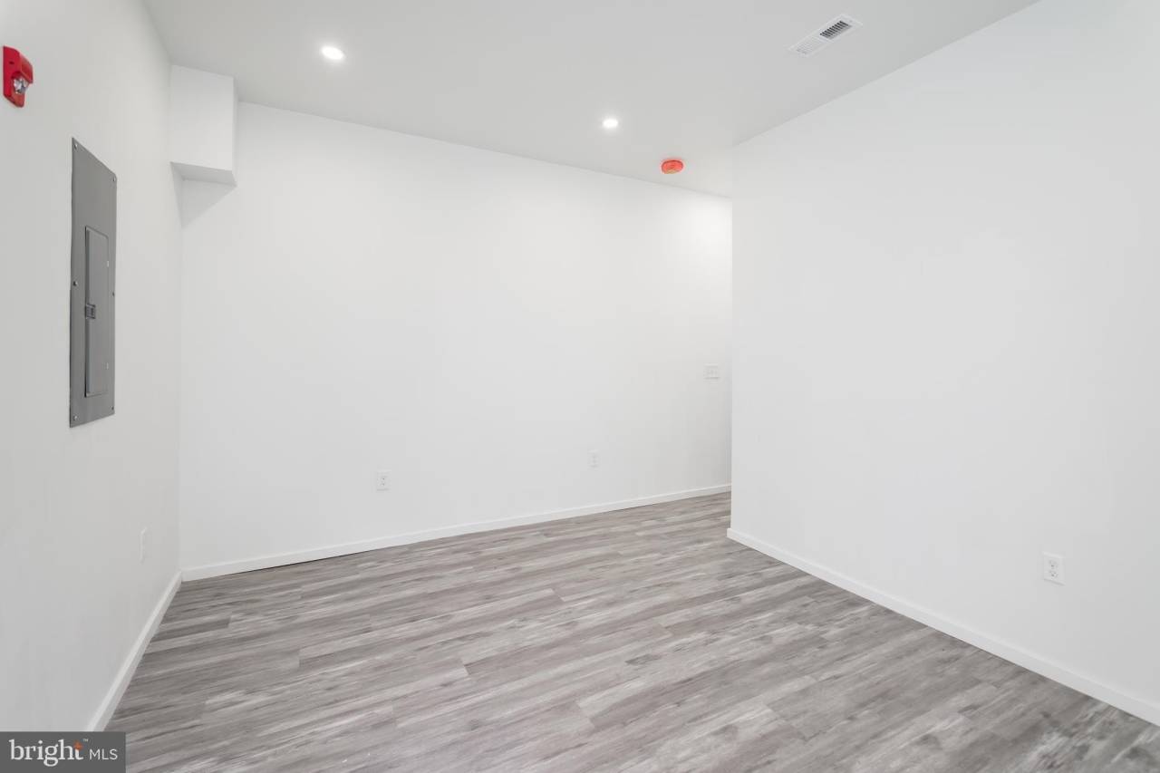 5715 WOODLAND AVENUE