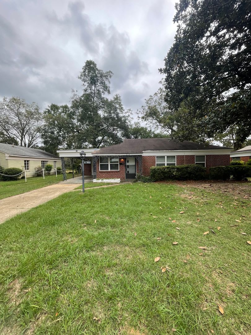 New Listing! 916 Grenada Drive Montgomery, AL 36109-1214