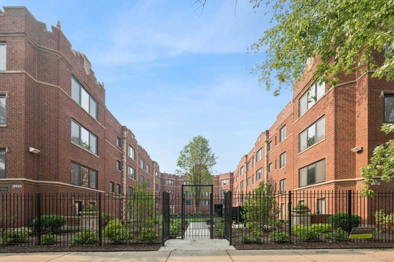 1341 W Estes Avenue unit: 3A