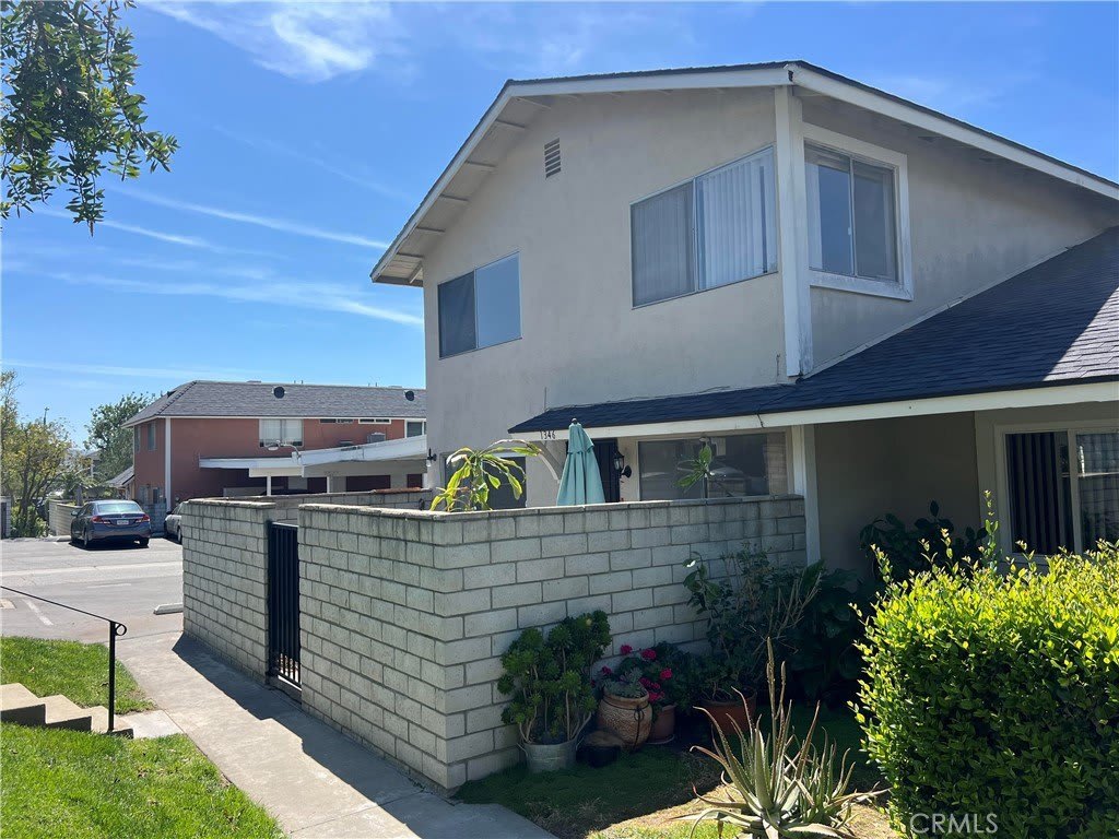 1346 E Fairgrove Avenue