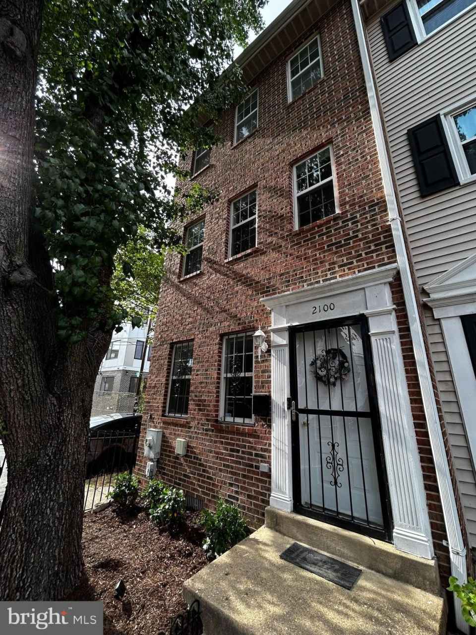 2100 YOUNG Street SE