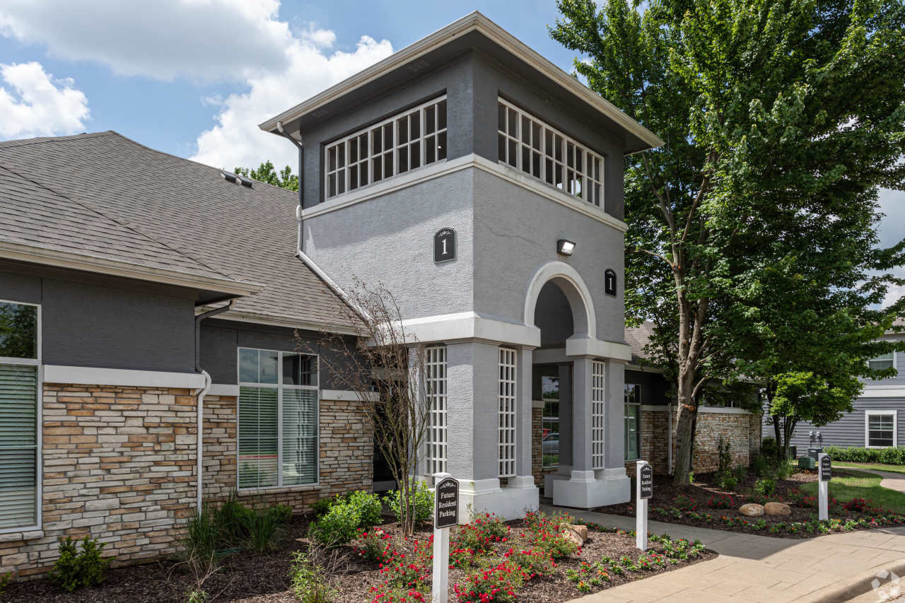 Stoneleigh Centerton Apartments