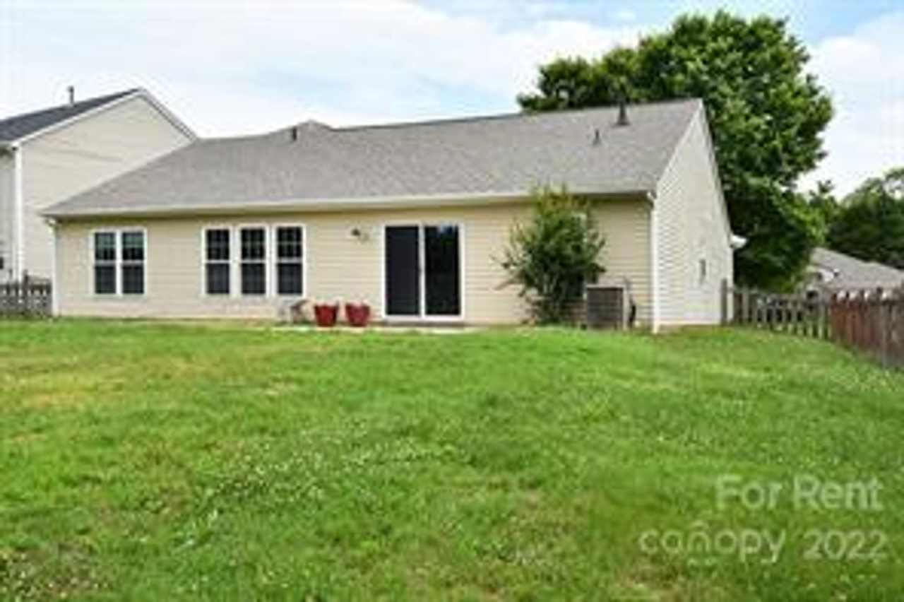 129 Bosburg Dr, Mooresville, NC 28115