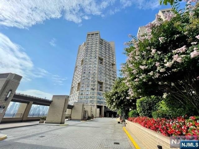 7000 Boulevard East 11E